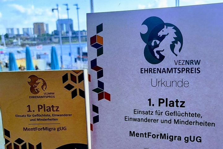 Ausgezeichnet! MentForMigra erhält VEZ Ehrenamtspreis NRW 2025 in der Kategorie „Einsatz für Geflüchtete, Einwanderer und Minderheiten“ / Foto: MentForMigra