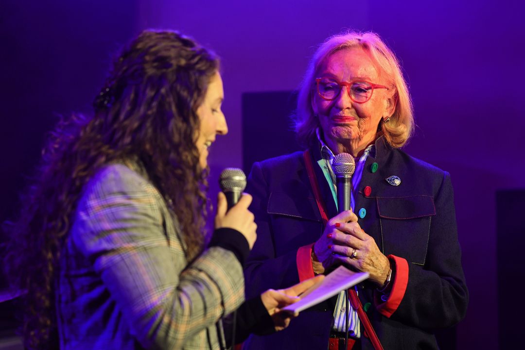 Moderatorin Julia Trompeter im Gespräch mit Hanne von Schaumann-Werder beim Weltwassertag im GRAF in Düsseldorf