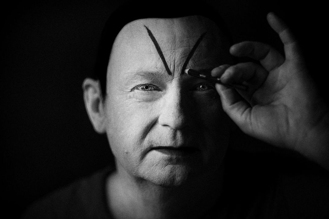 Theaterdirektor René Heinersdorff (in der Maske des Mephisto) / Foto © Ralf Schilberg