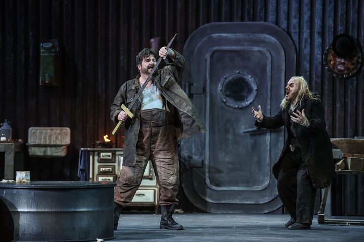 Siegfried (Michael Weinius), Mime (Cornel Frey) / Foto: Hans Jörg Michel