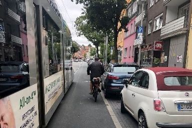 Kaum Platz auf der Benderstraße © Foto ADFC Düsseldorf 