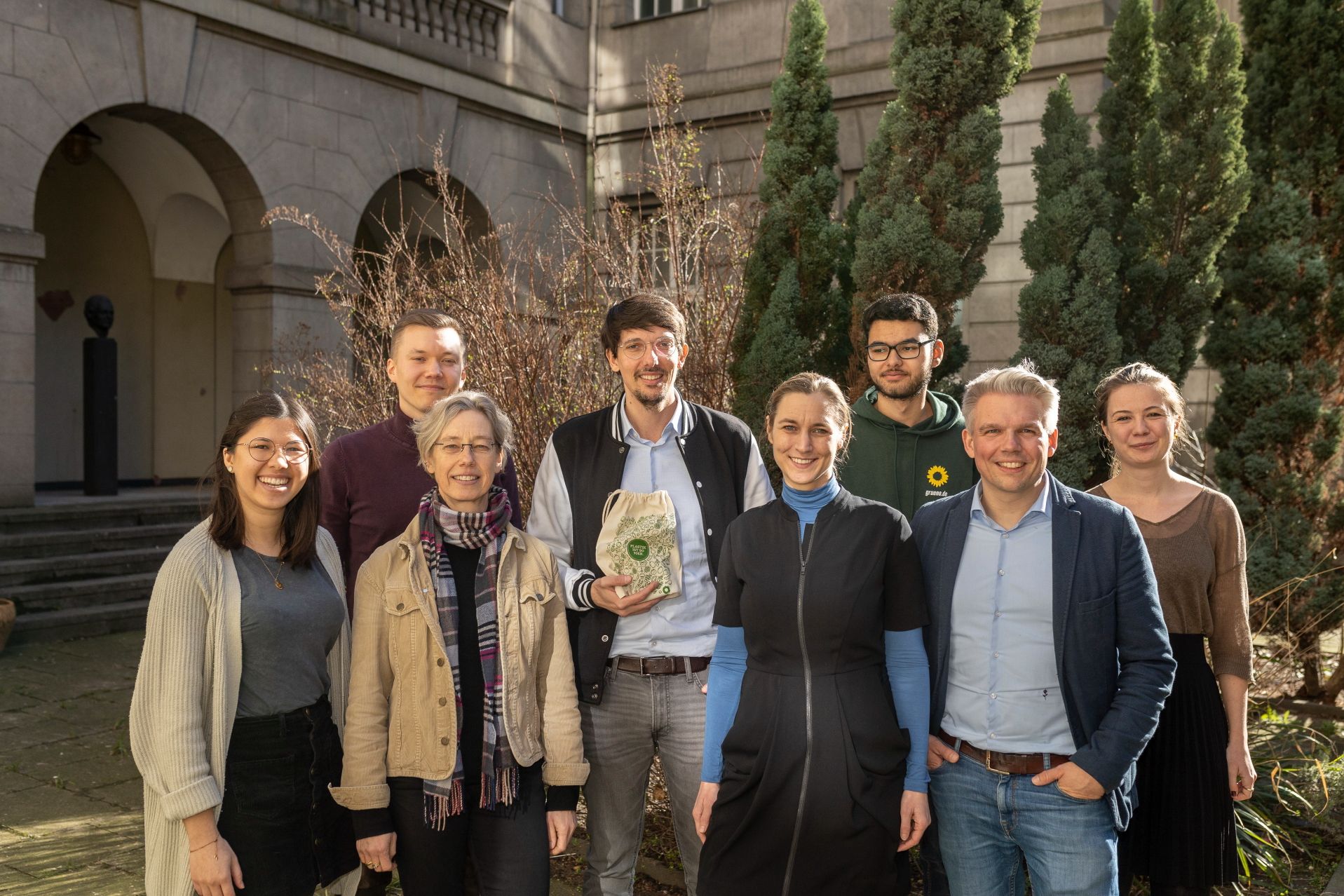 Jenny-Mai Guse, Simon Schütter, Helene van gen Hassend, Phillipe Büttner, Sophie Karow, Anas Al-Qura‘an, Christian Fritsch, Martha Schuldzinski, (v. l. n. r.) / Foto: GRÜNE Düsseldorf