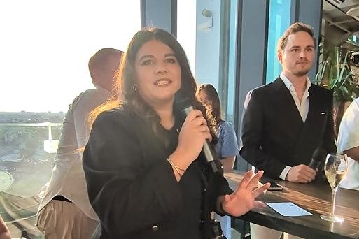 Die Köpfe hinter HiddenTable: Laura Hutter und Malte Herbst präsentierten beim Launch-Event im The Paris Club ihre Vision für spontanes Fine Dining – hochwertig, flexibel, digital. / Foto: Stefan Scholz, NDOZ