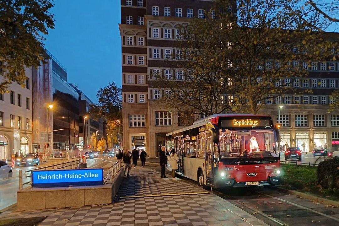 Kostenloser Gepäckbus, neuer Standort am Heinrich-Heine-Platz / Foto: Rheinbahn