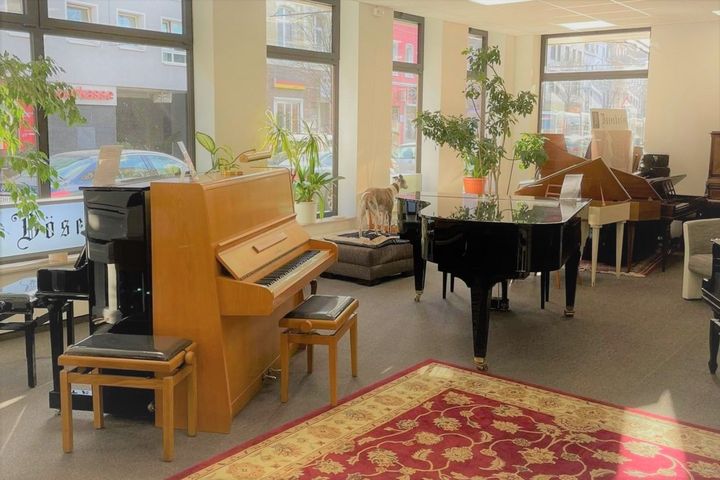 Klavierhaus Schröder feiert sein 40-jähriges Betriebsjubiläum in einem neuen Ladenlokal © Klavierhaus Schröder