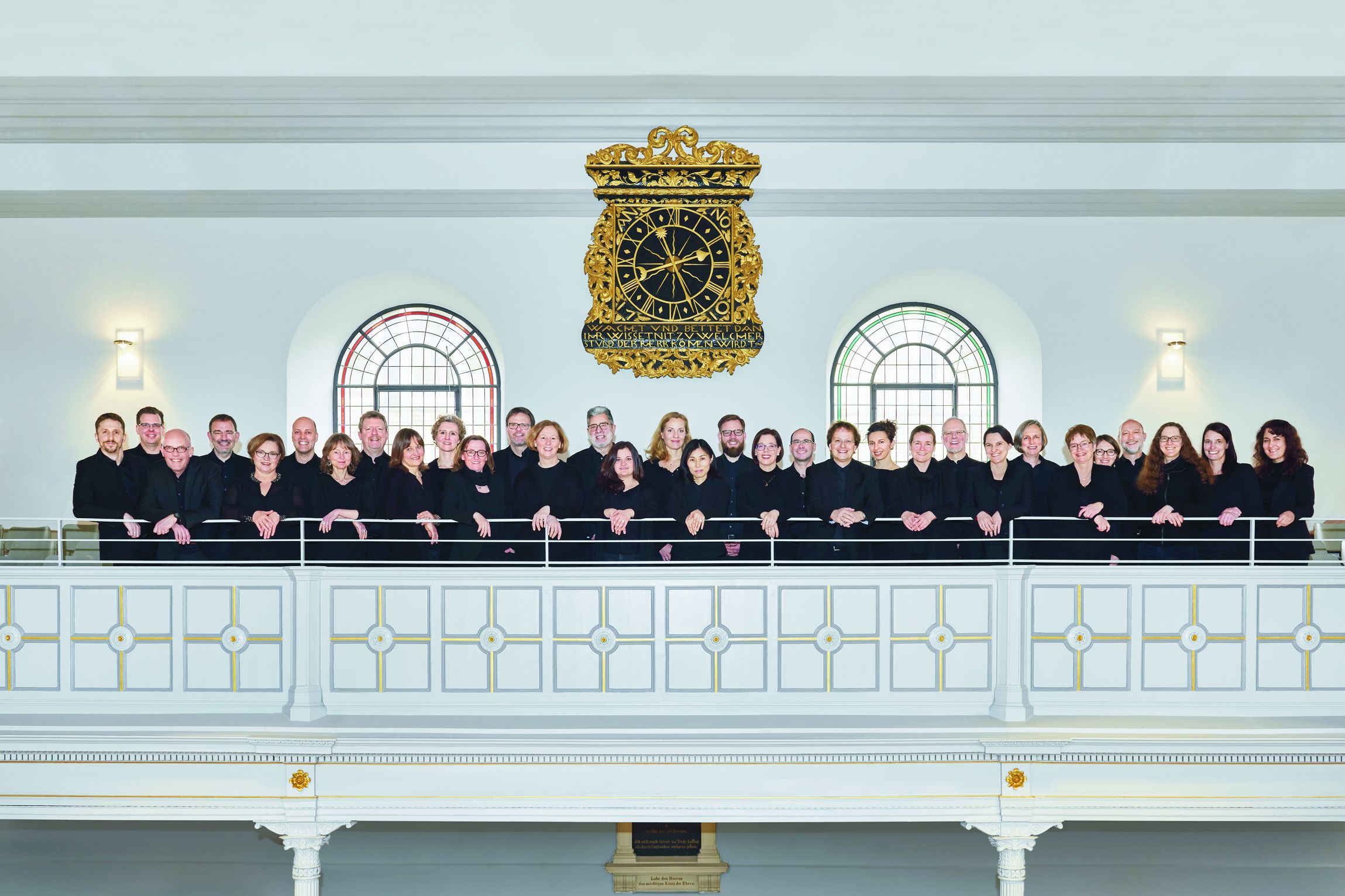 Bachverein Düsseldorf  / Foto: Chor stehend auf Kirchenempore © Ariane Gehlert