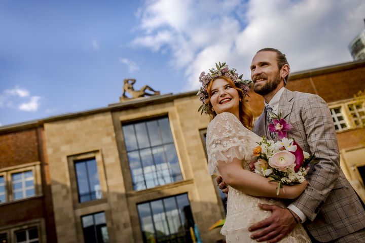Ein besonderer Moment in einem besonderen Haus – Heiraten im Kunstpalast verbindet Liebe und Kultur. / Foto: Anne Orthen