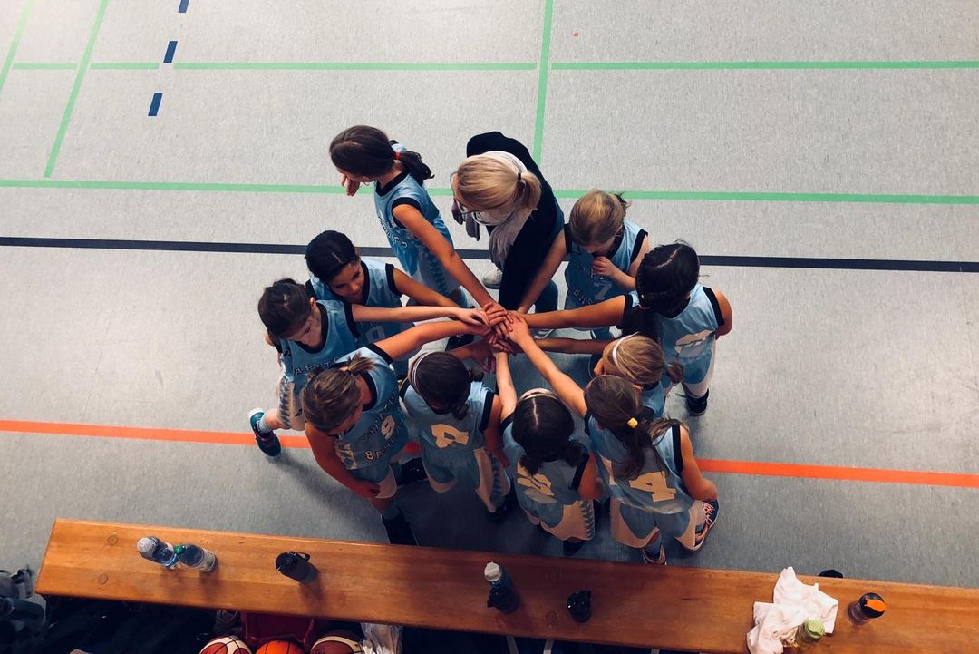 Beim Düsseldorfer Basketballverein Capitol Bascats wurden ukrainische Mädchen und  Frauen in den Trainingsbetrieb integriert.