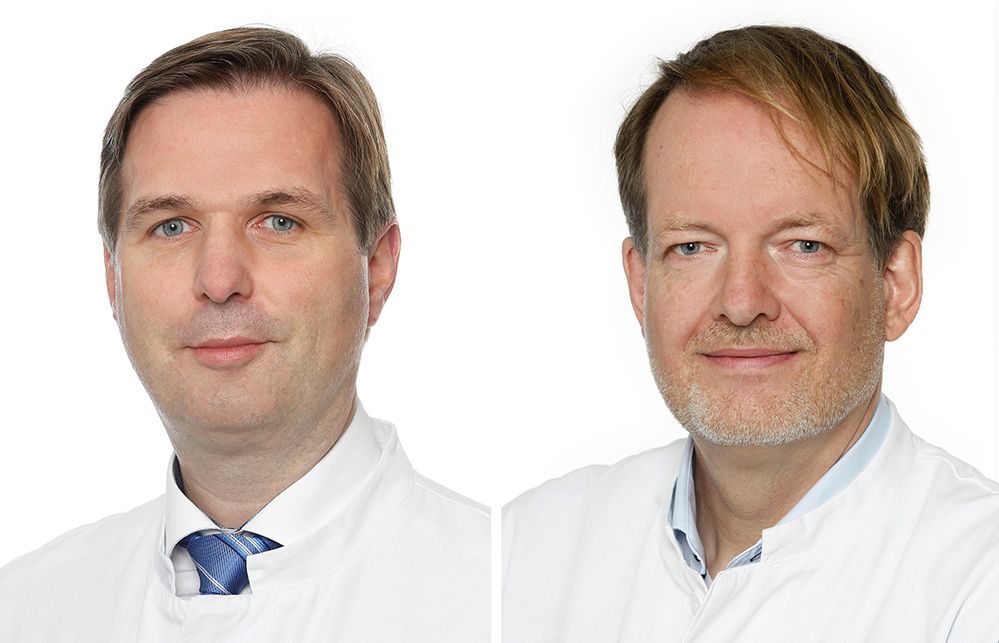 Das Düsseldorfer Ärzteteam um den Infektiologen Dr. Björn Jensen und den Hämatologen Prof. Dr. Guido Kobbe, beide vom Universitätsklinikum Düsseldorf, stellt in ihrer aktuellen, begutachteten Publikation in dem renommierten Fachjournal Nature Medicine den Weg zur Heilung des "Düsseldorf Patient" vor / Foto: Dr. Jensen und Prof. Kobbe /UKD