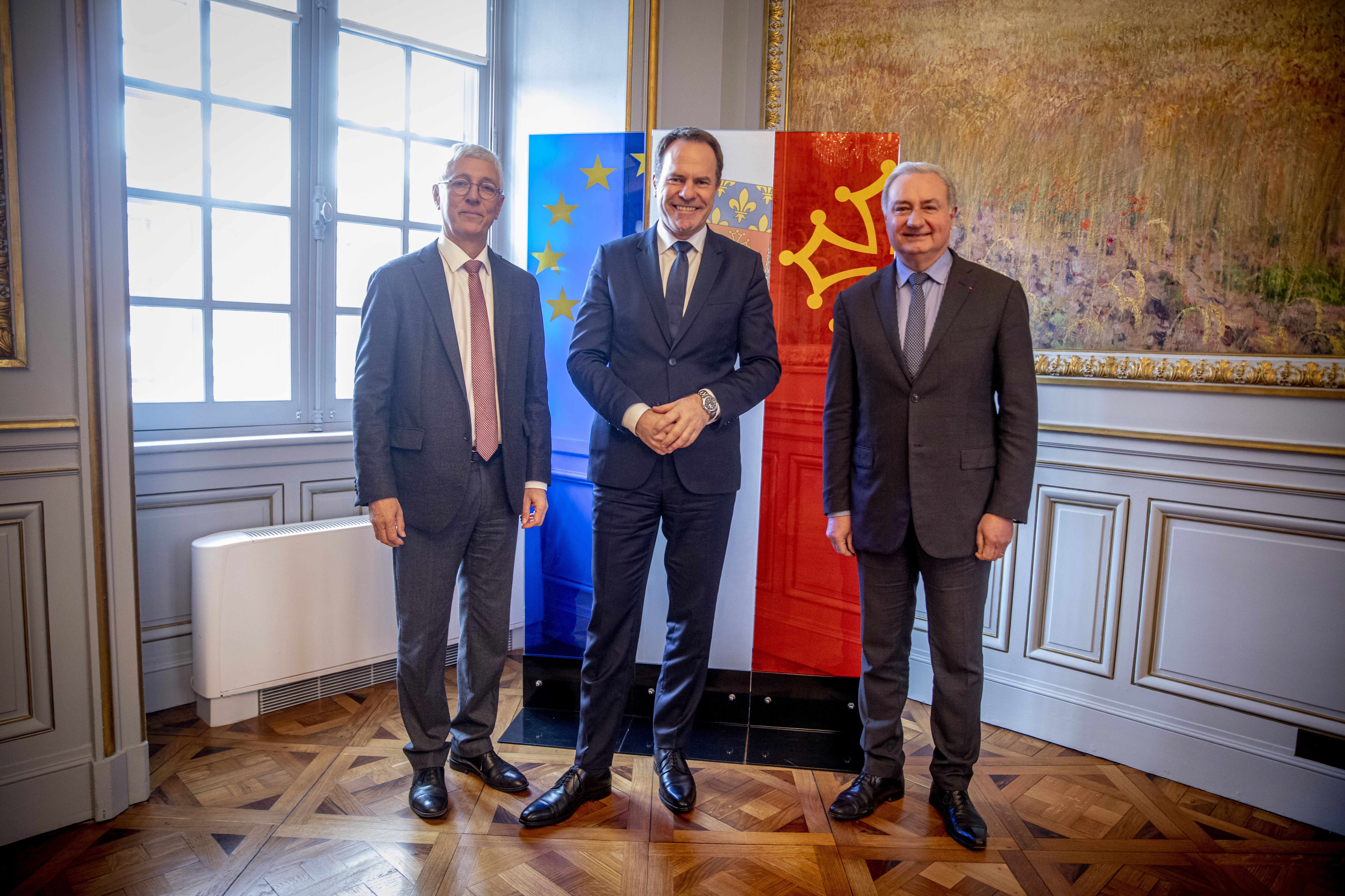 Beim Empfang im Toulouser Rathaus (v.l.n.r.): Der stellvertretende Toulouser Oberbürgermeister Jean-Claude Dardelet, Oberbürgermeister Dr. Stephan Keller und der Toulouser Oberbürgermeister Jean-Luc Moudenc © Landeshauptstadt Düsseldorf/Malte Krudewig 