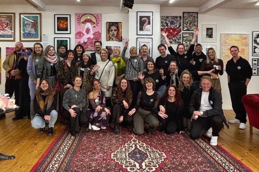 Gruppenfoto - Loft of Art in Bilk:„Das kleine WEEKEND – Die Unterschätzung“ / Foto: Patrik Walter