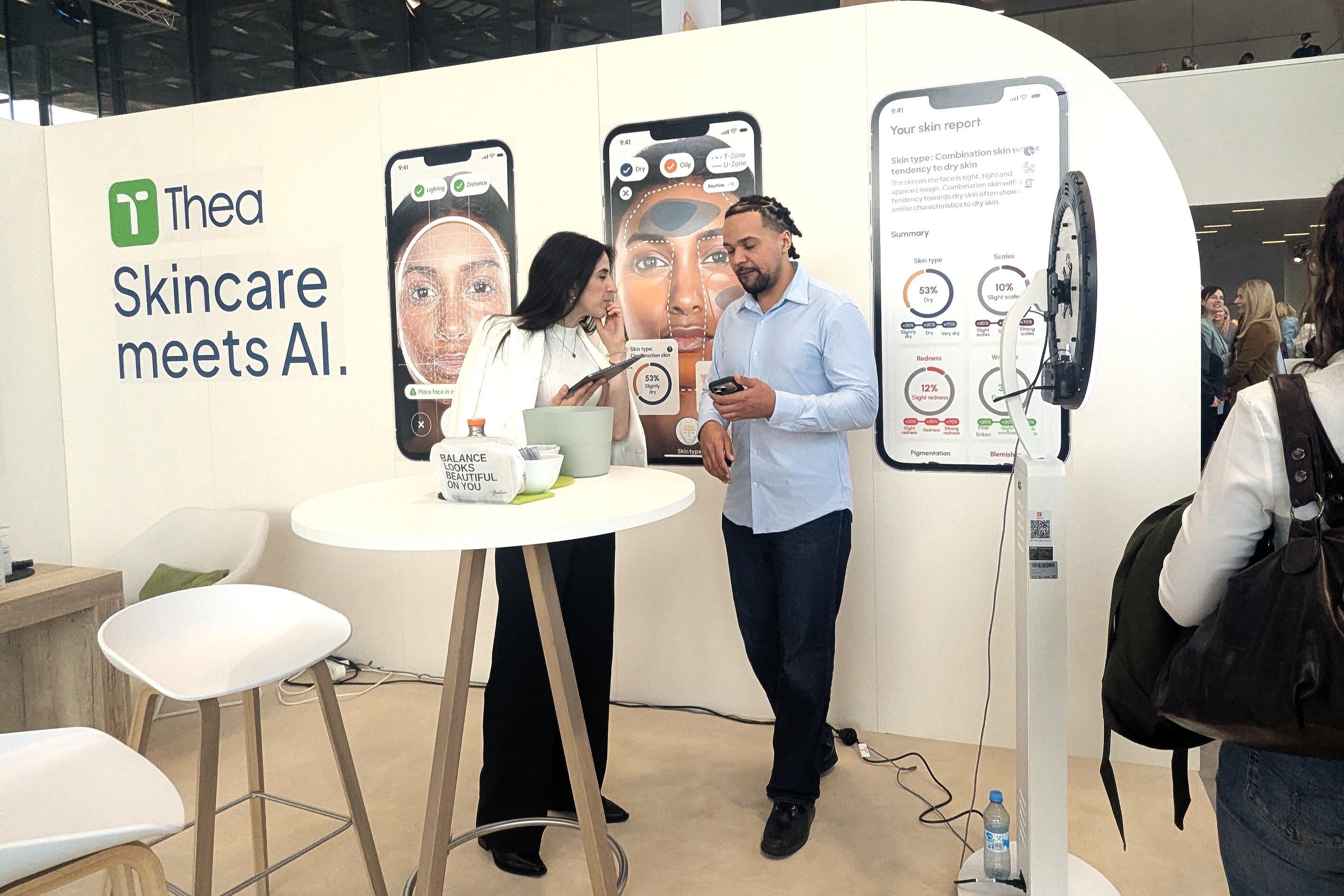 Dr. med. Suzan Helen Stürmer (CMO) und Nataniel Müller (CEO), Gründerteam von Thea Care, Art of Beauty & Health Düsseldorf 2026