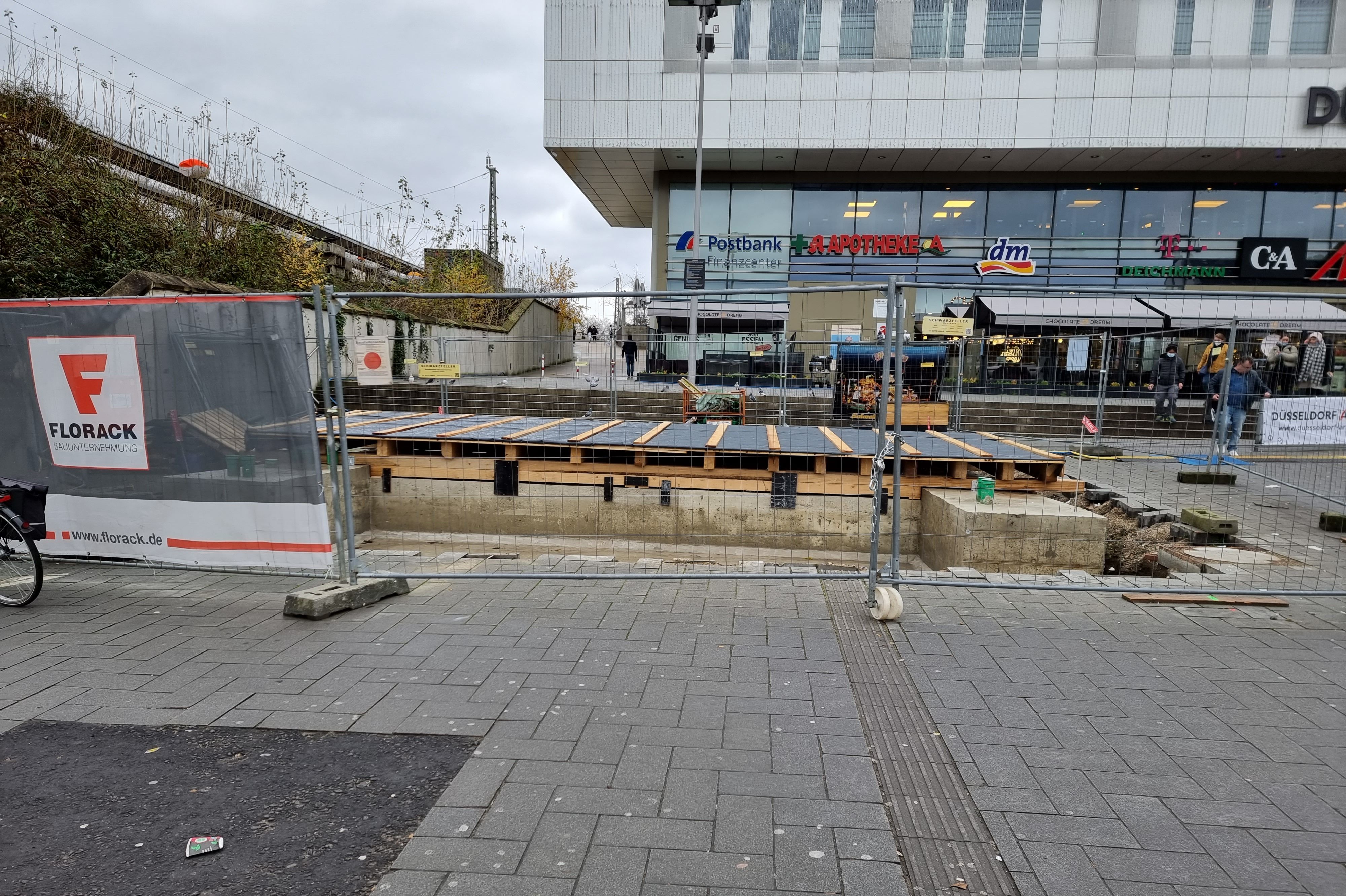 Ende letzten Jahres wurde das 1,20 Meter tiefe Fundament für den Fahrradparkturm gelegt © Landeshauptstadt Düsseldorf, Amt für Verkehrsmanagement 