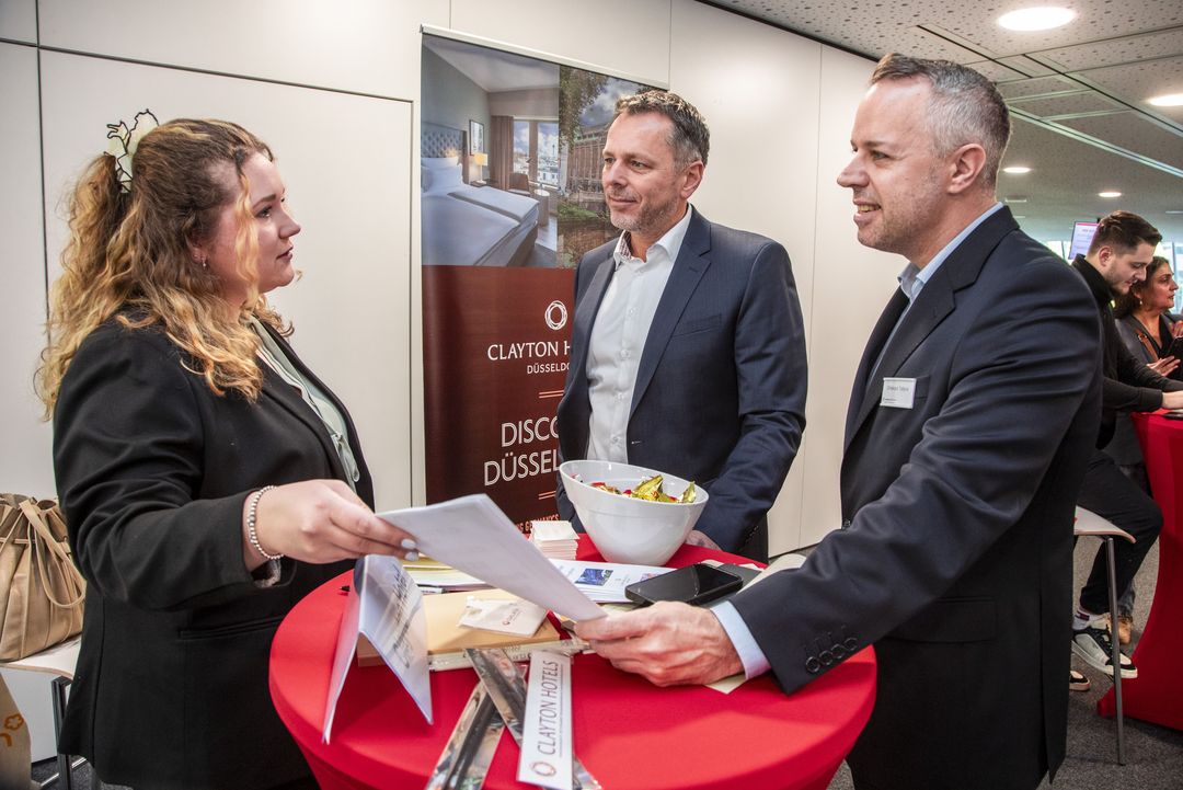 vlnr: Sarah Nitsche, Dirk Strangfeld, Christoph Tatura - Im Gespräch über Arbeitsmarktchancen und Perspektiven in der Gastrobranche  / Foto: Olaf Döring