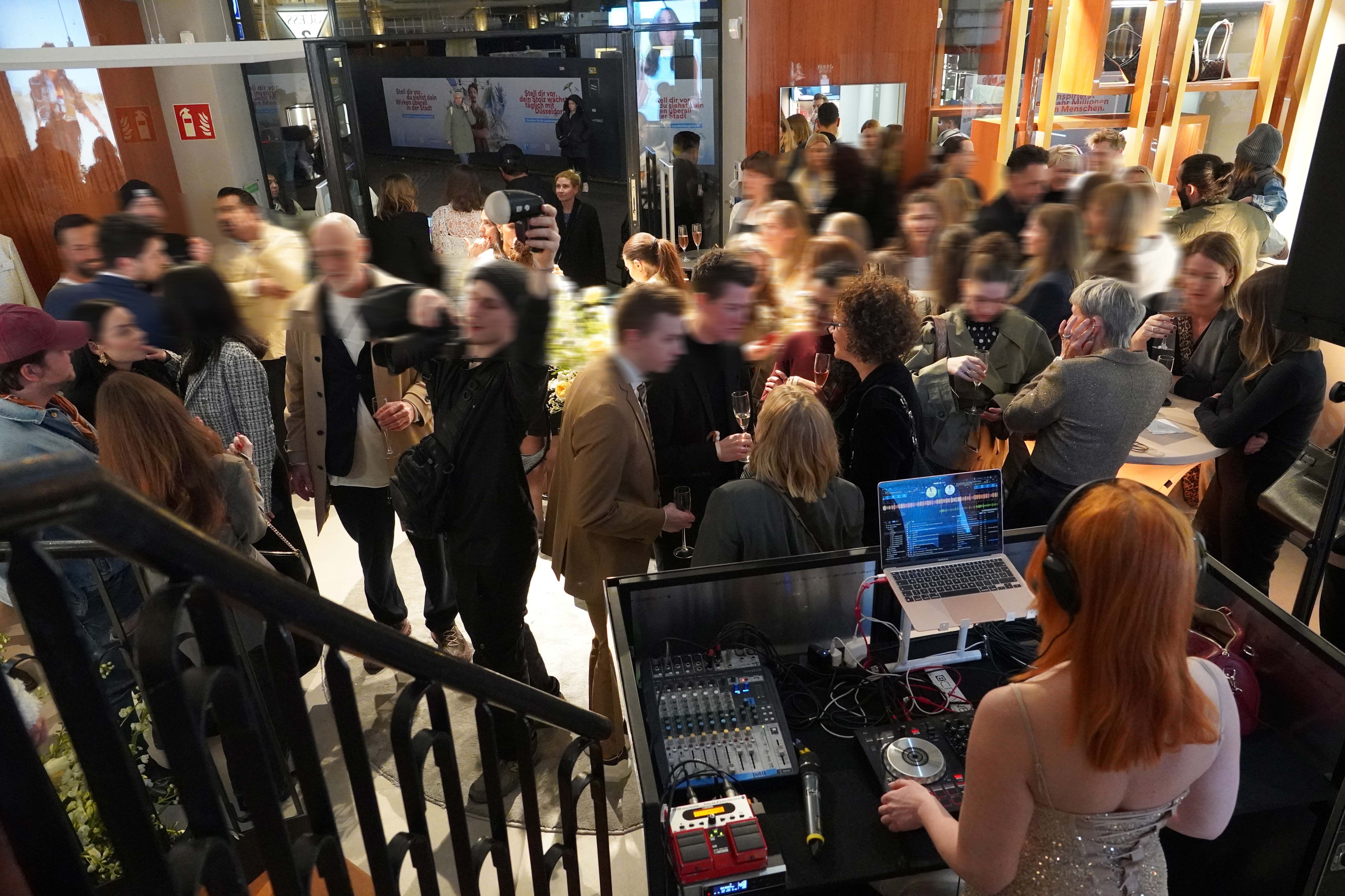 GUESS Flagship Store Opening in Düsseldorf / Stefan Scholz, NDOZ