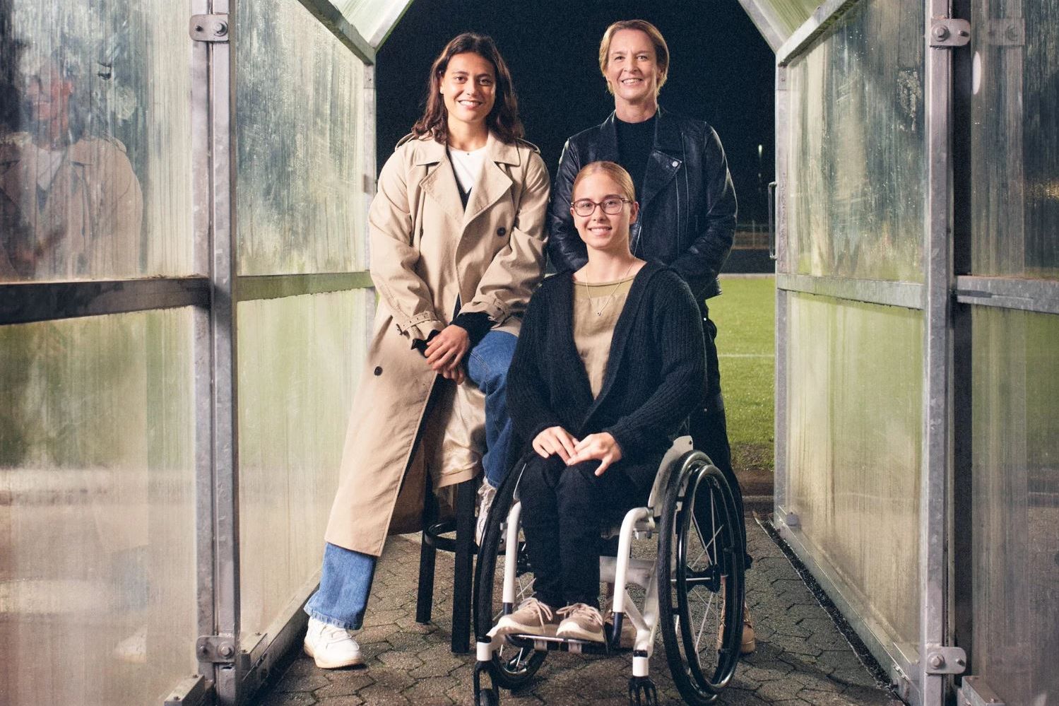 Die Botschafterinnen der UEFA EURO 2024 in Düsseldorf (v.l.n.r.): Selin Oruz, Sandra Mikolaschek und Martina Voss-Tecklenburg © Landeshauptstadt Düsseldorf 