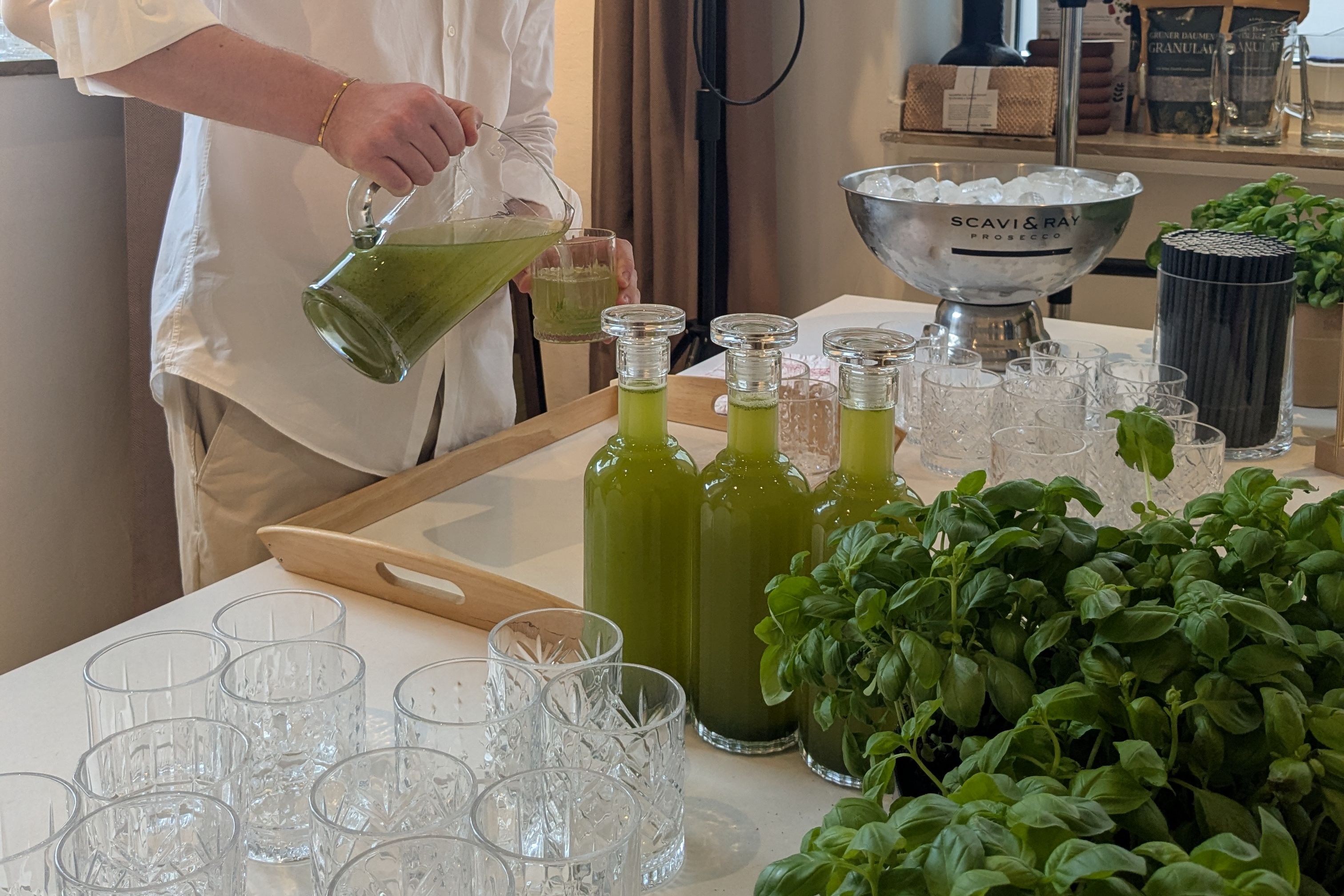 Der Basilikum-Cocktail: frisch, grün und überraschend lecker. / Foto: NDOZ