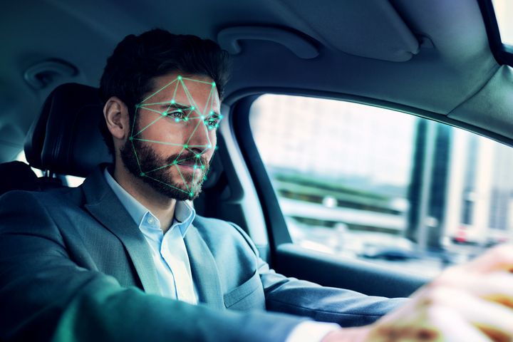 Im Rahmen des Joint Ventures bündeln DERMALOG und Rheinmetall ihr Know-how aus den Bereichen Biometrie, Künstliche Intelligenz und Radartechnik, um ein leistungsstarkes Driver Monitoring zu entwickeln / Foto © DERMALOG