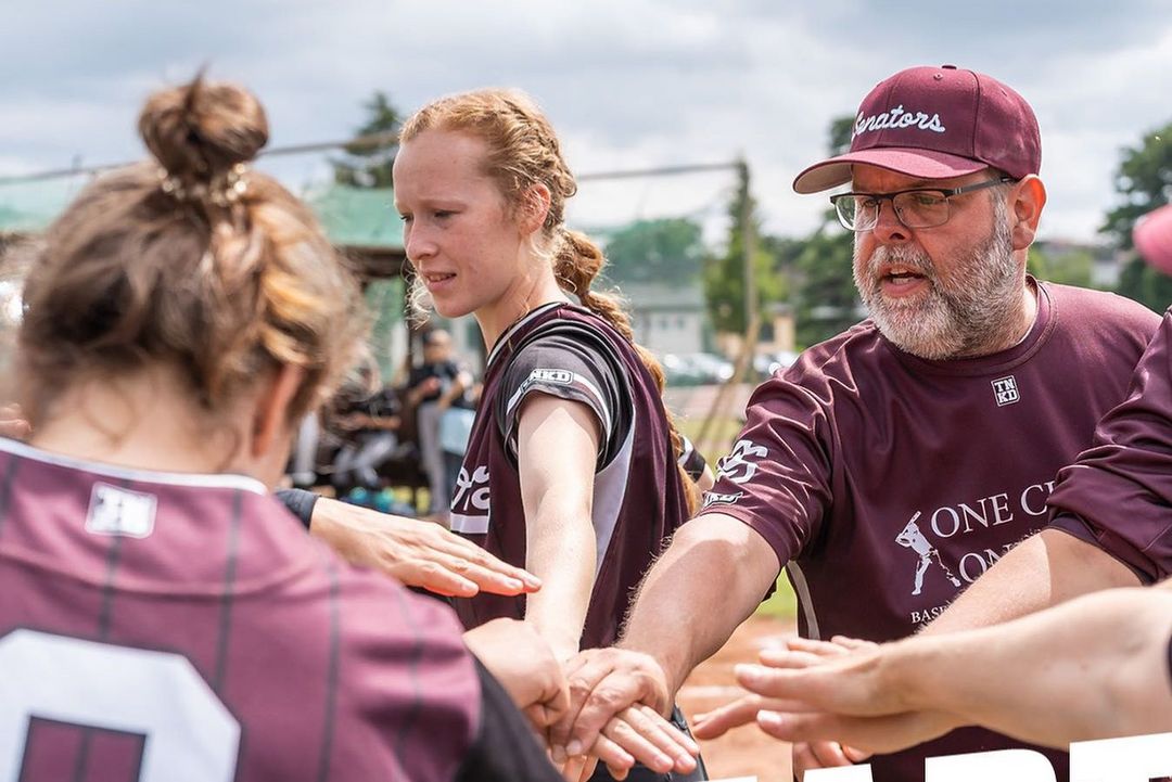 "Es geht um mehr, als nur um Sport. Es geht um Werte, Werteverständnis und darum, die Gesellschaft wieder ein Stück zusammenzuführen. Und das, geht nicht ohne das weibliche Geschlecht.", so Frank Mohr, Head Coach des Damen-Teams / Foto: Düsseldorf Senators