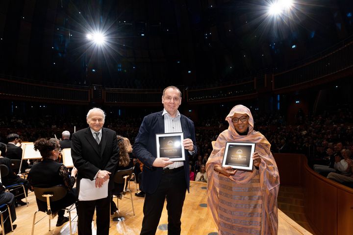 Adam Fischer, Jacques Tilly und Salwa Elsadik bei der Verleihung des Menschenrechtspreises 2026 in der Tonhalle Düsseldorf