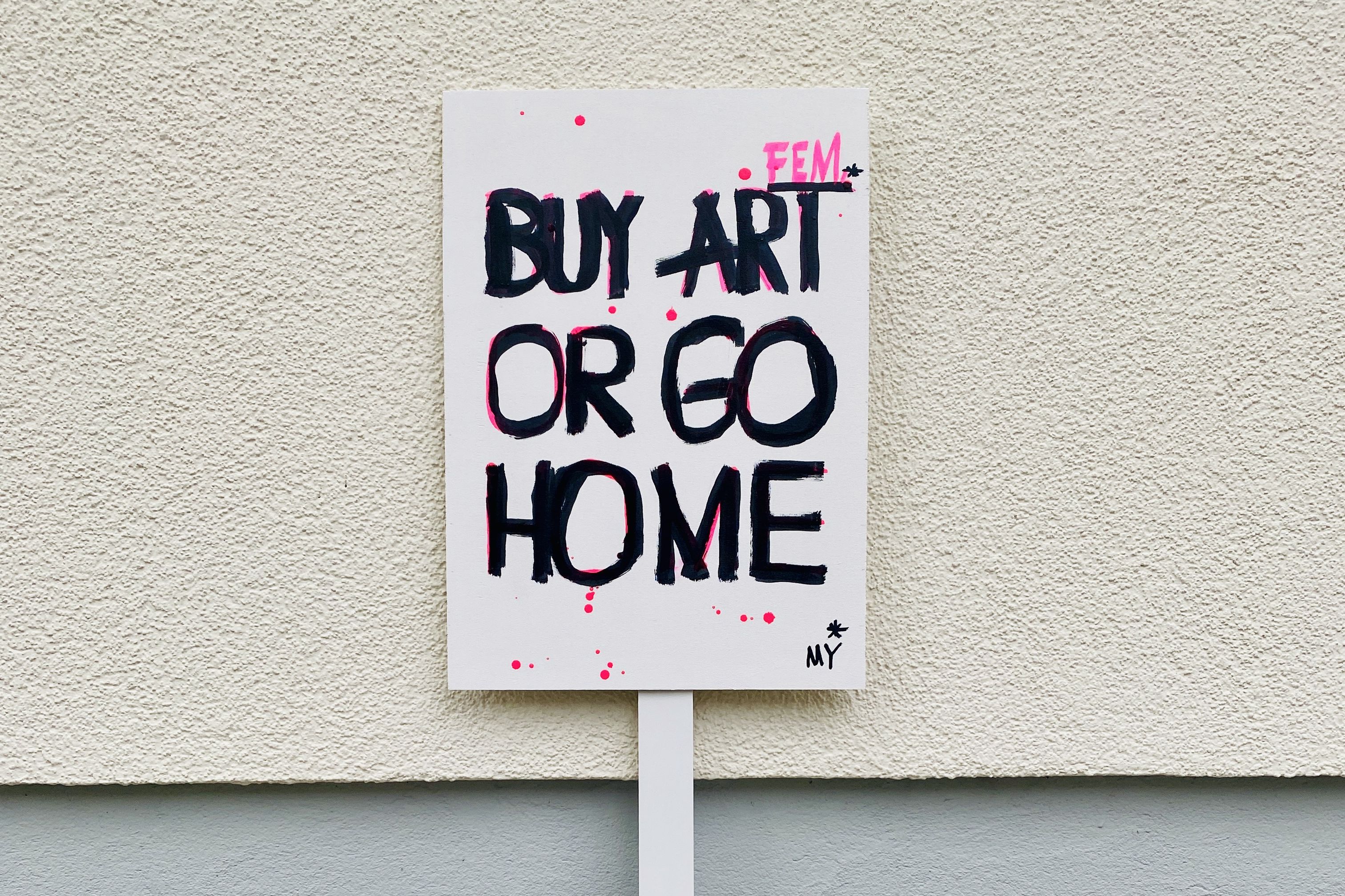 Foto: Kunstschild „Buy Art or Go Home“, FemArt Alexandra Lehmberg