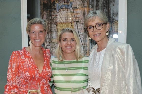 DFD Branchenparty vom 20. Juli 2025: v. l. n.r.: Andrea Greuner (Geschäftsführung Fashion Net Düsseldorf e.V.), Aline Müller-Schade (CEO The Supreme Group/munichfashion.company GmbH & Vorstandsvorsitzende Fashion Net Düsseldorf e.V.) und Ulrike Kähler (Geschäftsführung Igedo Exhibitions & Vorstand Fashion Net Düsseldorf e.V.) / Fotograf: Uwe Erensmann für Fashion Net Düsseldorf e.V.