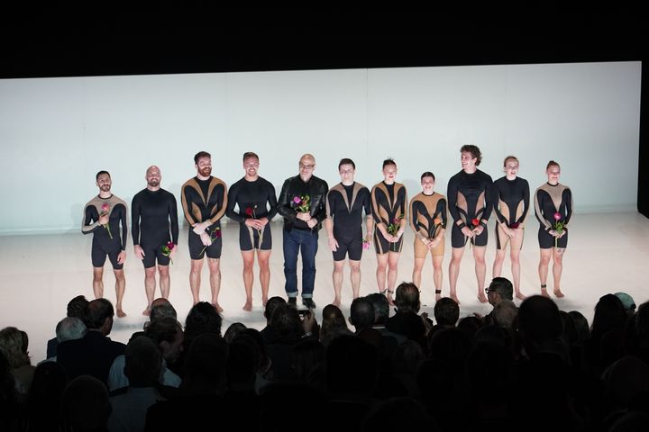 Schlussovation "Wolf" Compagnie Circa, Düsseldorf Festival / Foto: Stefan Scholz, NDOZ