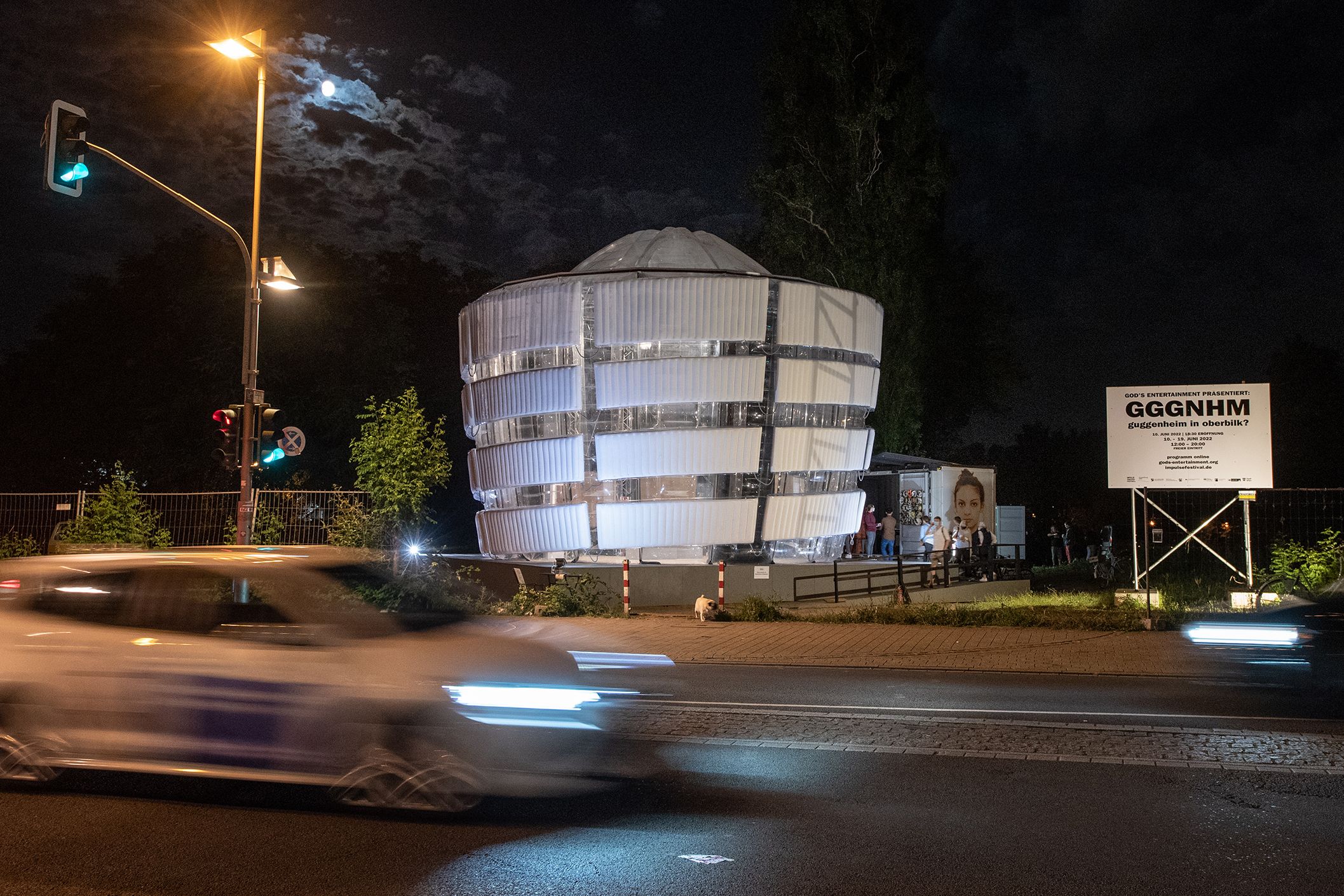 Einer der außergewöhnlichsten Orte der diesjährigen Nacht der Museen war der zehn Meter hohe aufblasbare und begehbare Nachbau des New Yorker Guggenheim Museums im Stadtteil Oberbilk © kce Marketing/Markus van Offern 