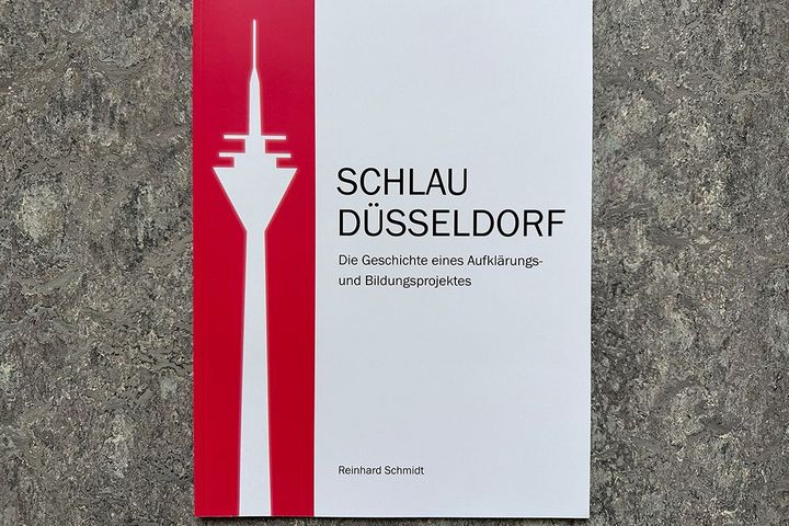 SCHLAU DÜSSELDORF - Jetzt erschienen: Eine umfassende Dokumentation zur Geschichte eines Aufklärungs- und Bildungsprojektes / Foto: Oliver Erdmann
