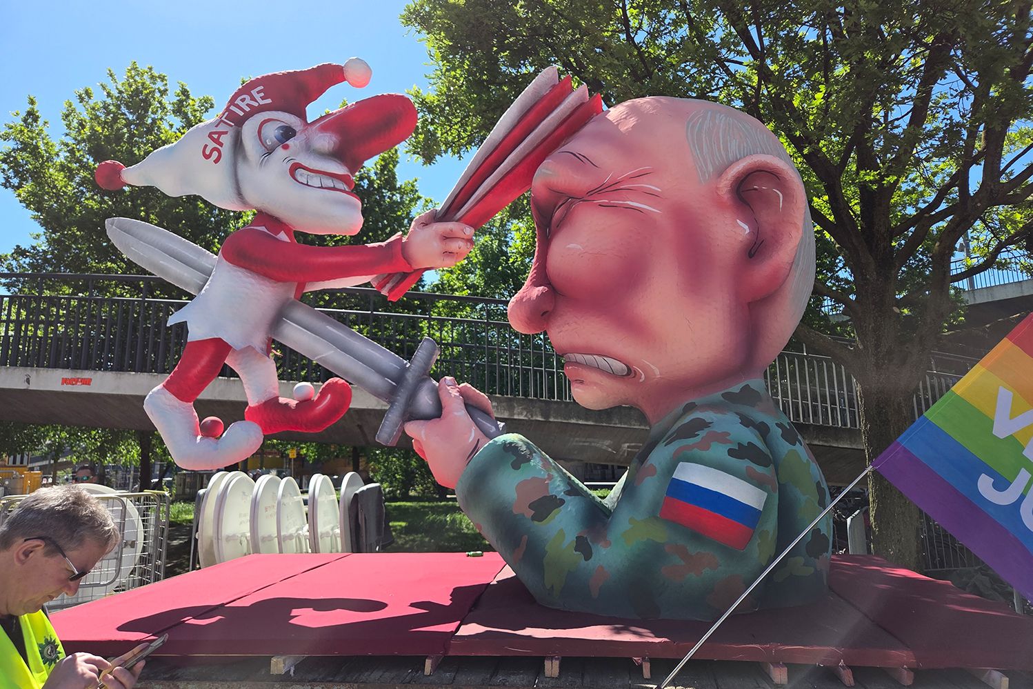Satirischer Putin-Wagen von Jacques Tilly beim 1.-Mai-Umzug 2026 in Düsseldorf