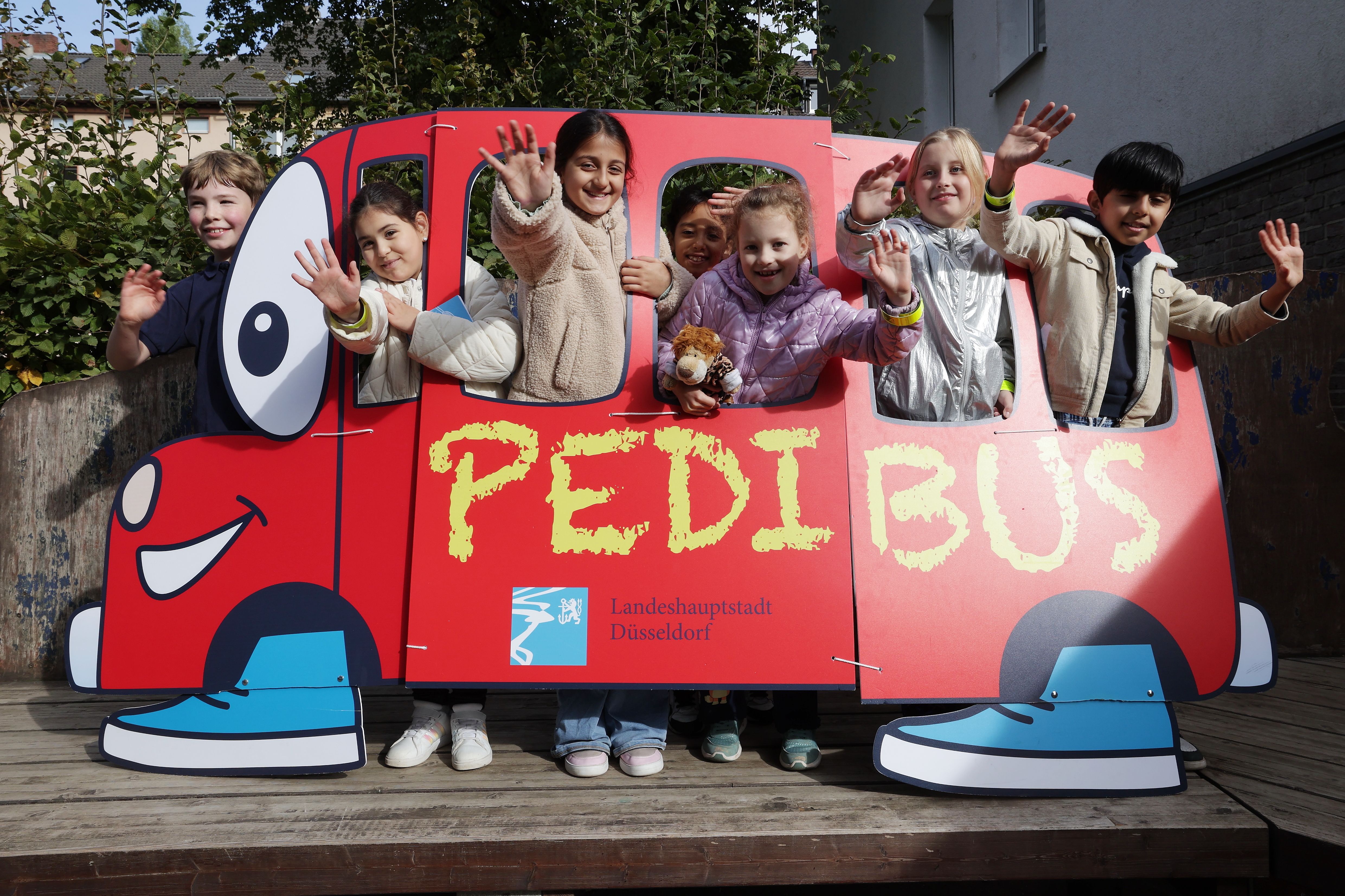 Neben einer Vielzahl von Aktionen wurde von den Schülerinnen und Schülern auch ein Pedibus eine Woche lang getestet. / Foto: Landeshauptstadt Düsseldorf/David Young