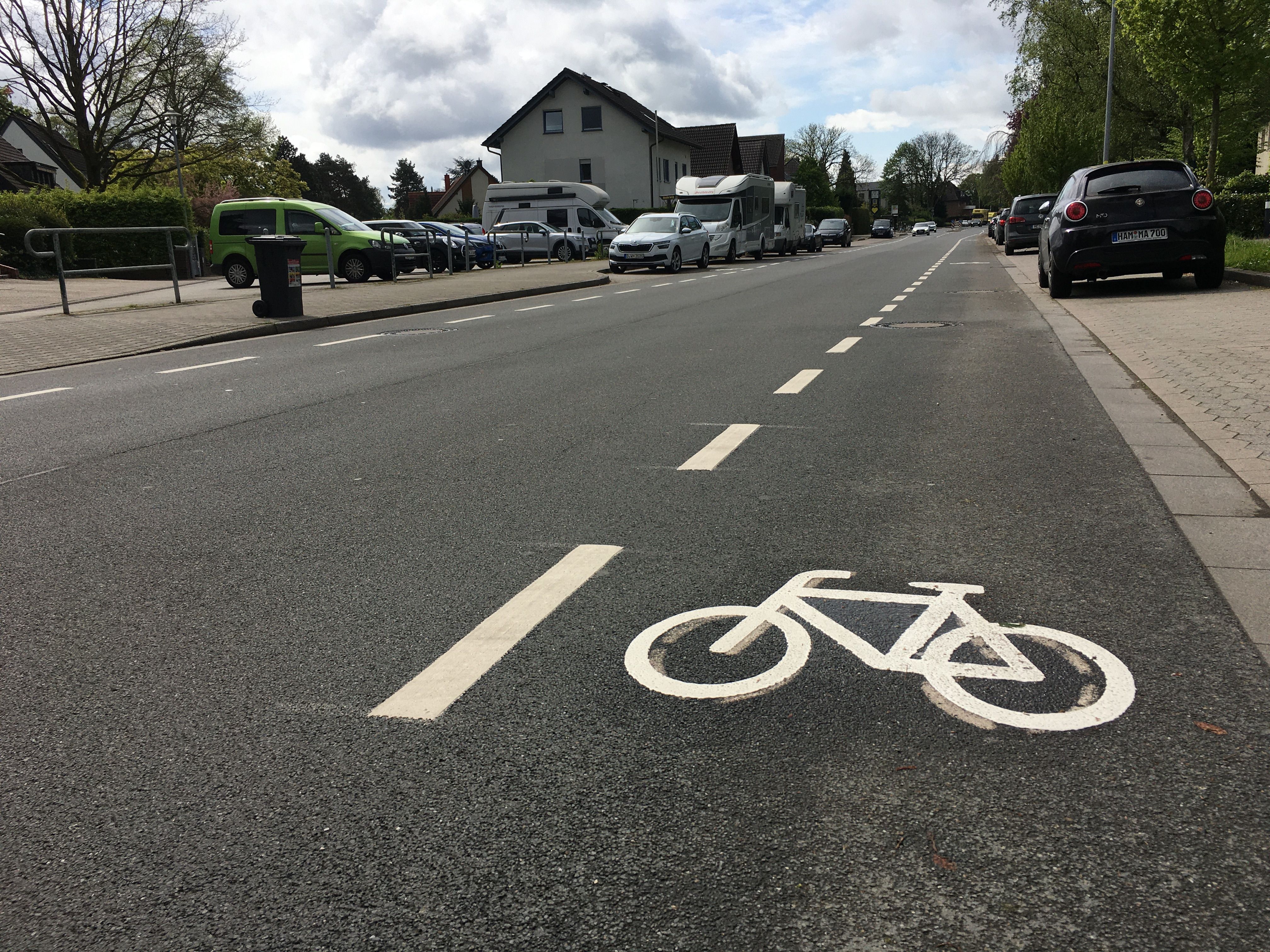 Der Radweg entlang der Angermunderstraße wurde auf rund 4,4 Kilometer Länge aufgefrischt © Landeshauptstadt Düsseldorf, Amt für Verkehrsmanagement 