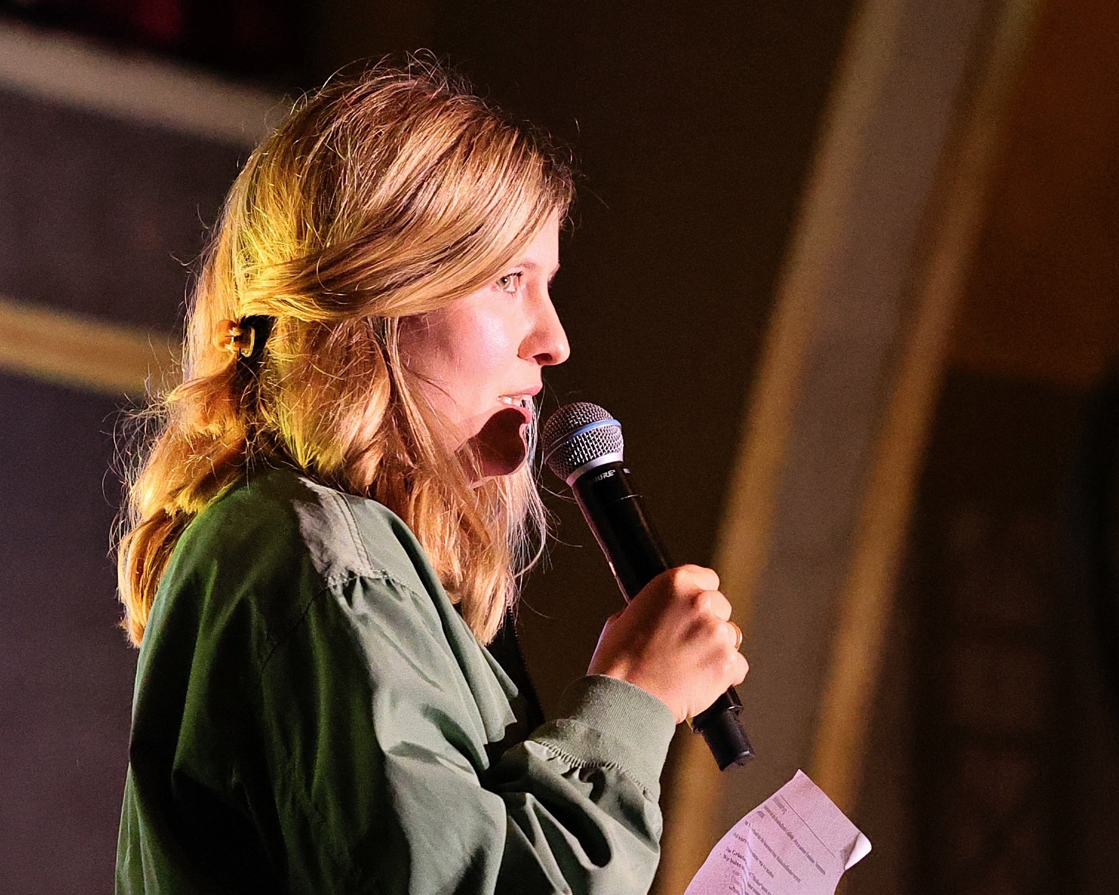 Ella Rohwer von ProMusik beim popNRW-Preis 2026 Ella Rohwer von ProMusik spricht beim popNRW-Preis 2026 in der Düsseldorfer Rheinterrasse.