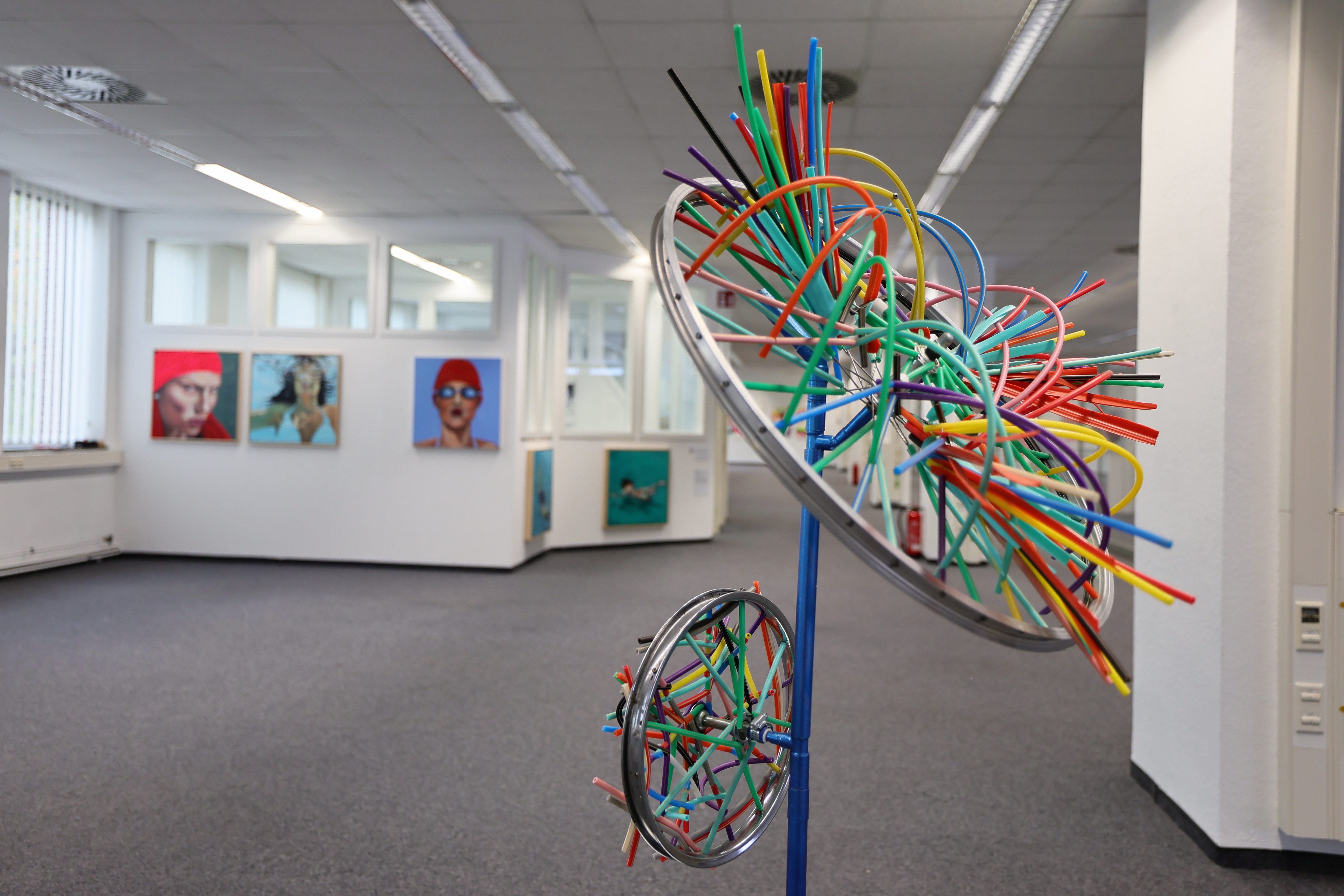 Ausstellung „KÜNSTLERINNEN! JETZT!“ in Düsseldorf-Heerdt. / Foto: Klaus von Jackelmann