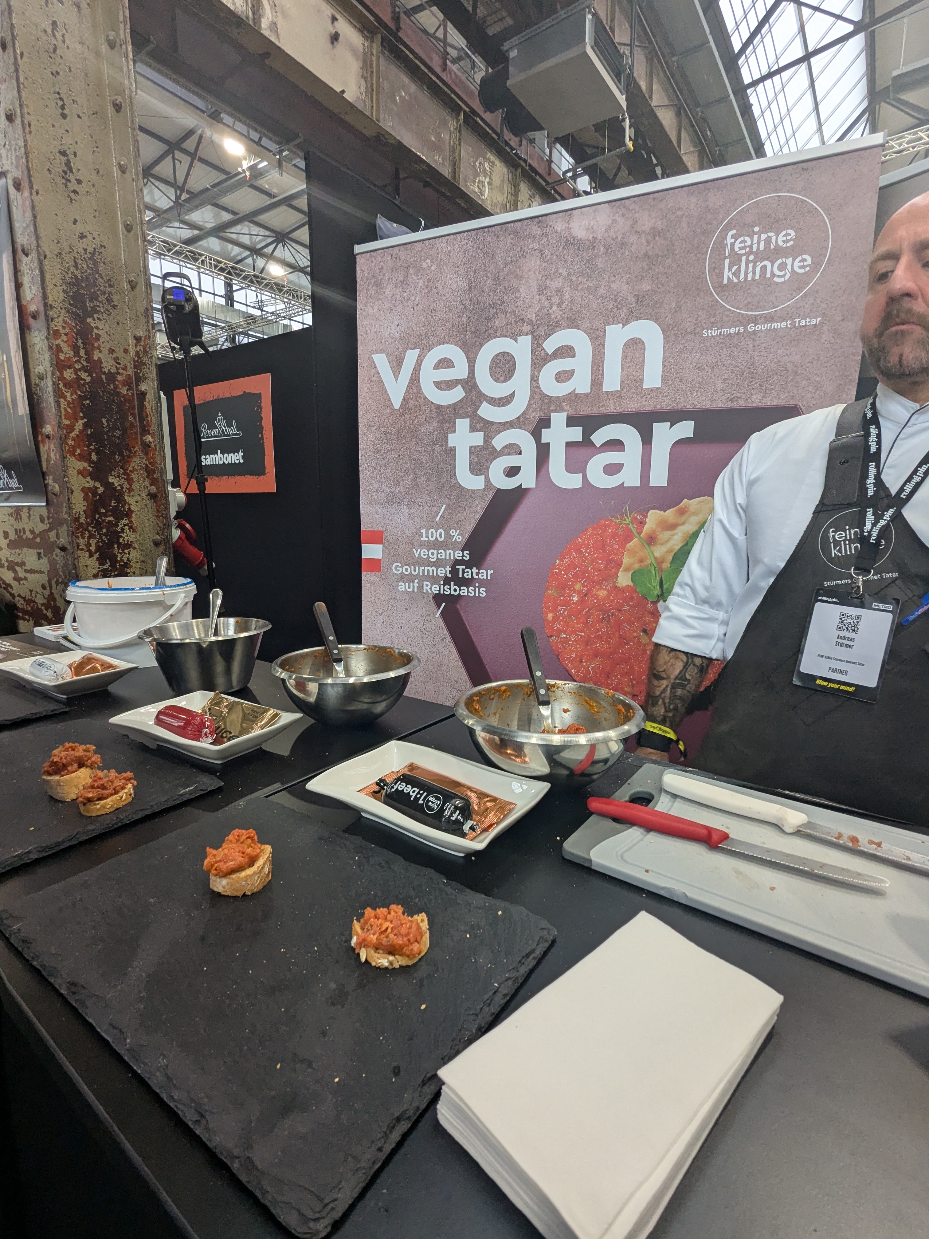 Zukunft auf Reisbasis: Veganes Gourmet-Tatar von Feine Klinge überzeugte neugierige Besucher:innen. / Foto: NDOZ
