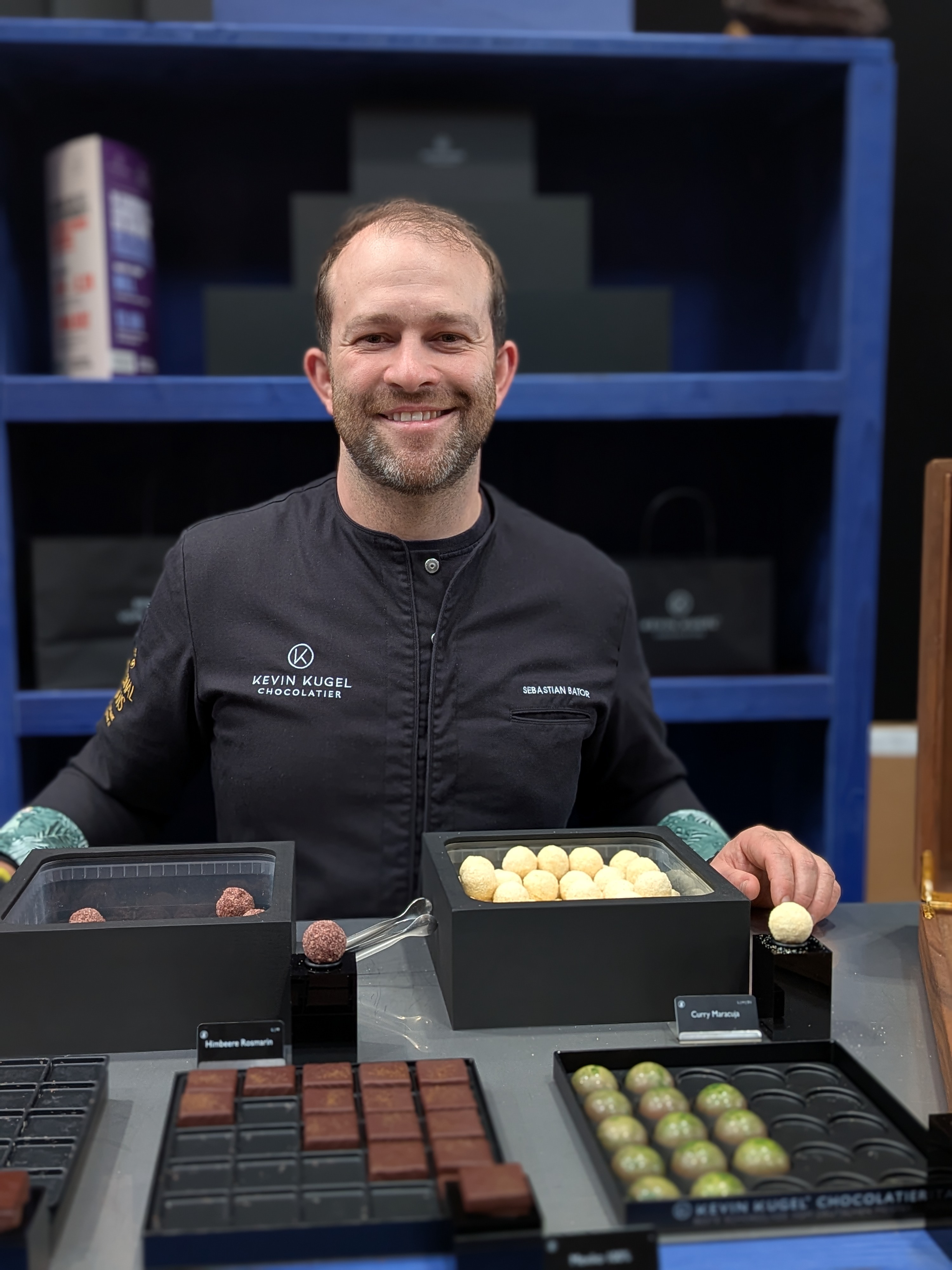 Kevin Kugel Chocolatier – Pralinenkunst aus Baden-Württemberg: Schokolade mit überraschenden Aromen von Curry bis Himbeere. / Foto: NDOZ