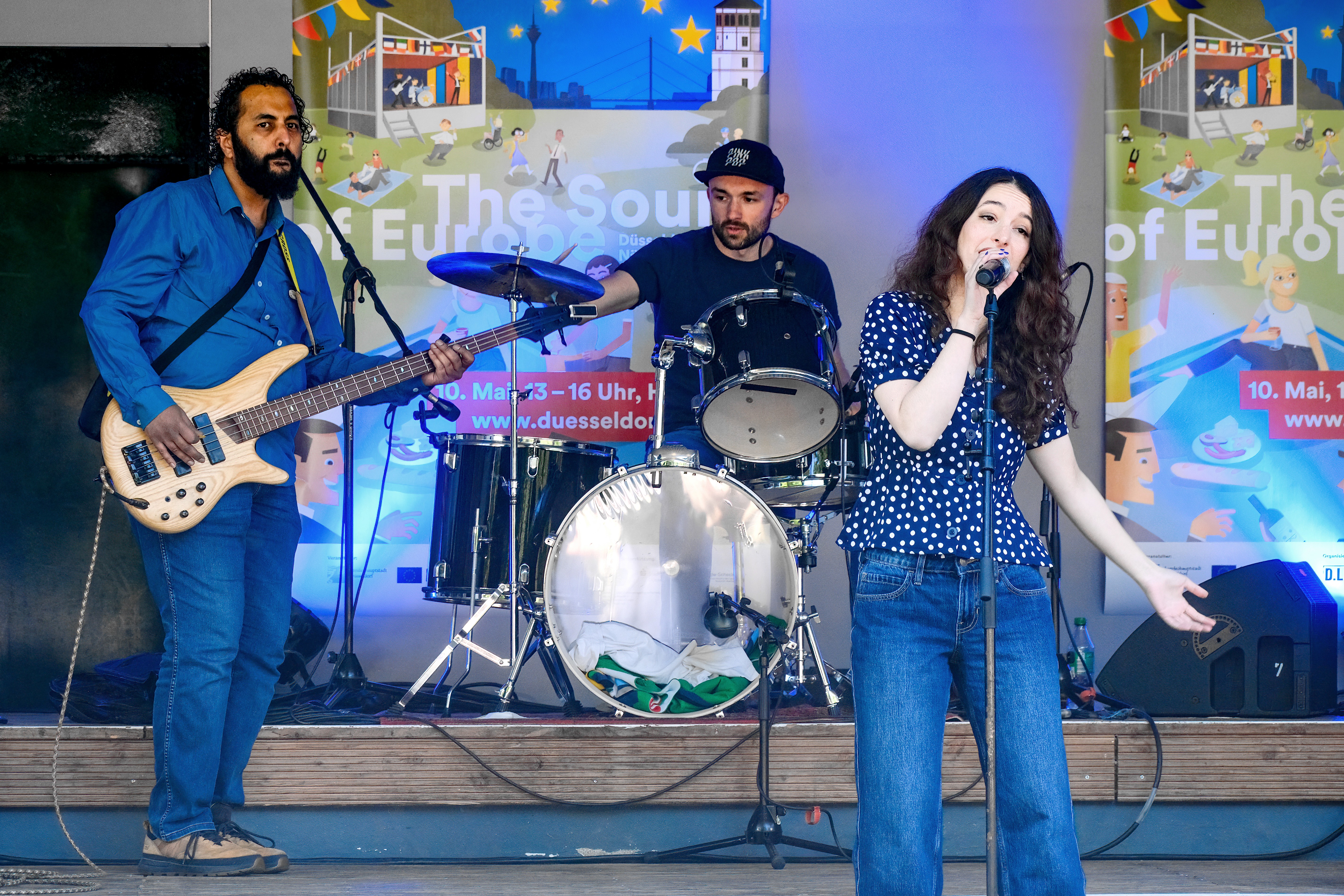 Eine musikalische Reise durch Europa traten am Samstag, 10. Mai 2025, rund 4.500 Besucher an - hier im Bild die Band The French Gig aus Frankreich. / Foto: Michael Gstettenbauer/ Stadt Düsseldorf