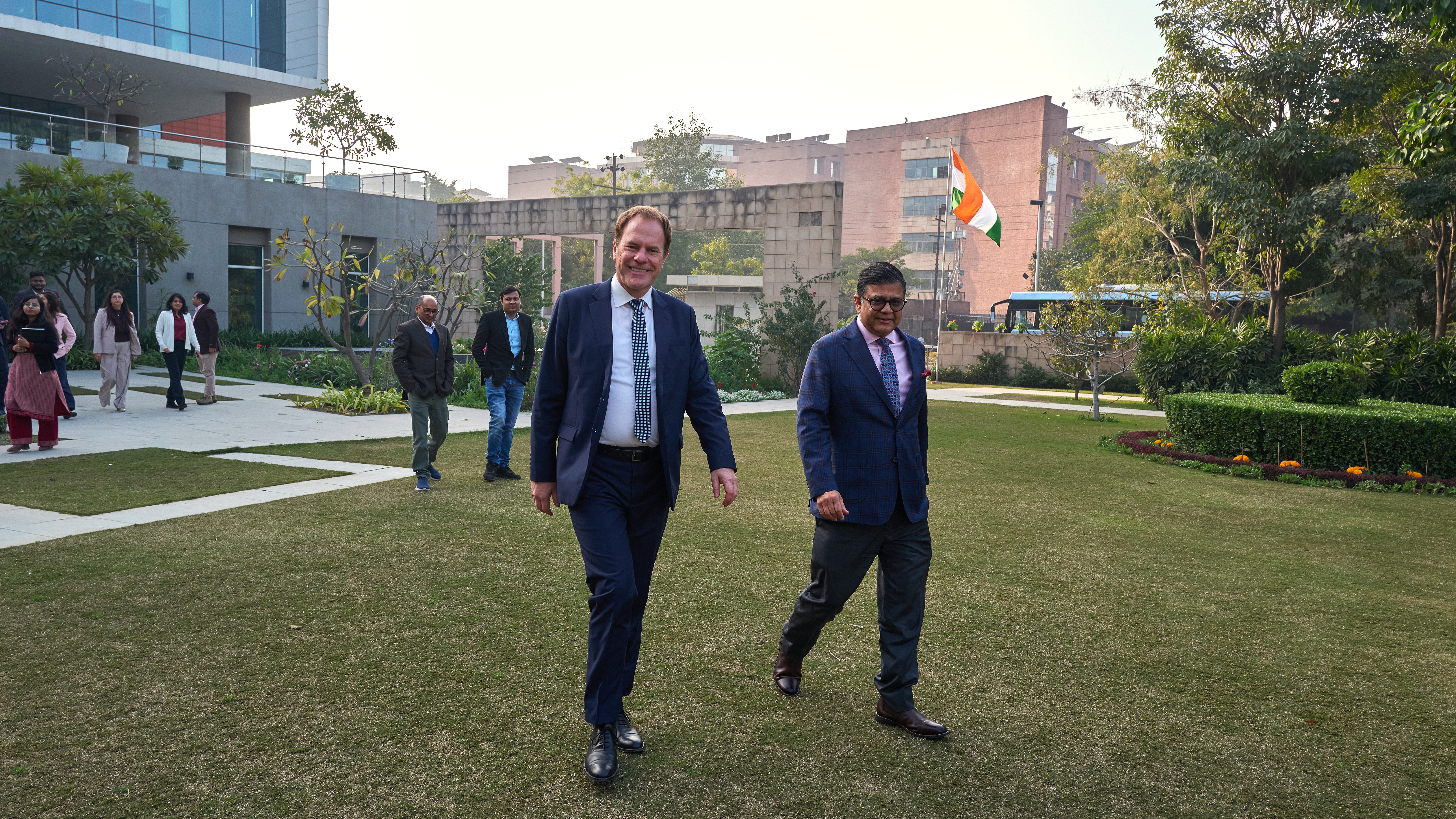 Austausch mit NASSCOM in Indien: Keller trifft Shivendra Sing Oberbürgermeister Stephan Keller im Gespräch mit einem Vertreter von NASSCOM in Indien.