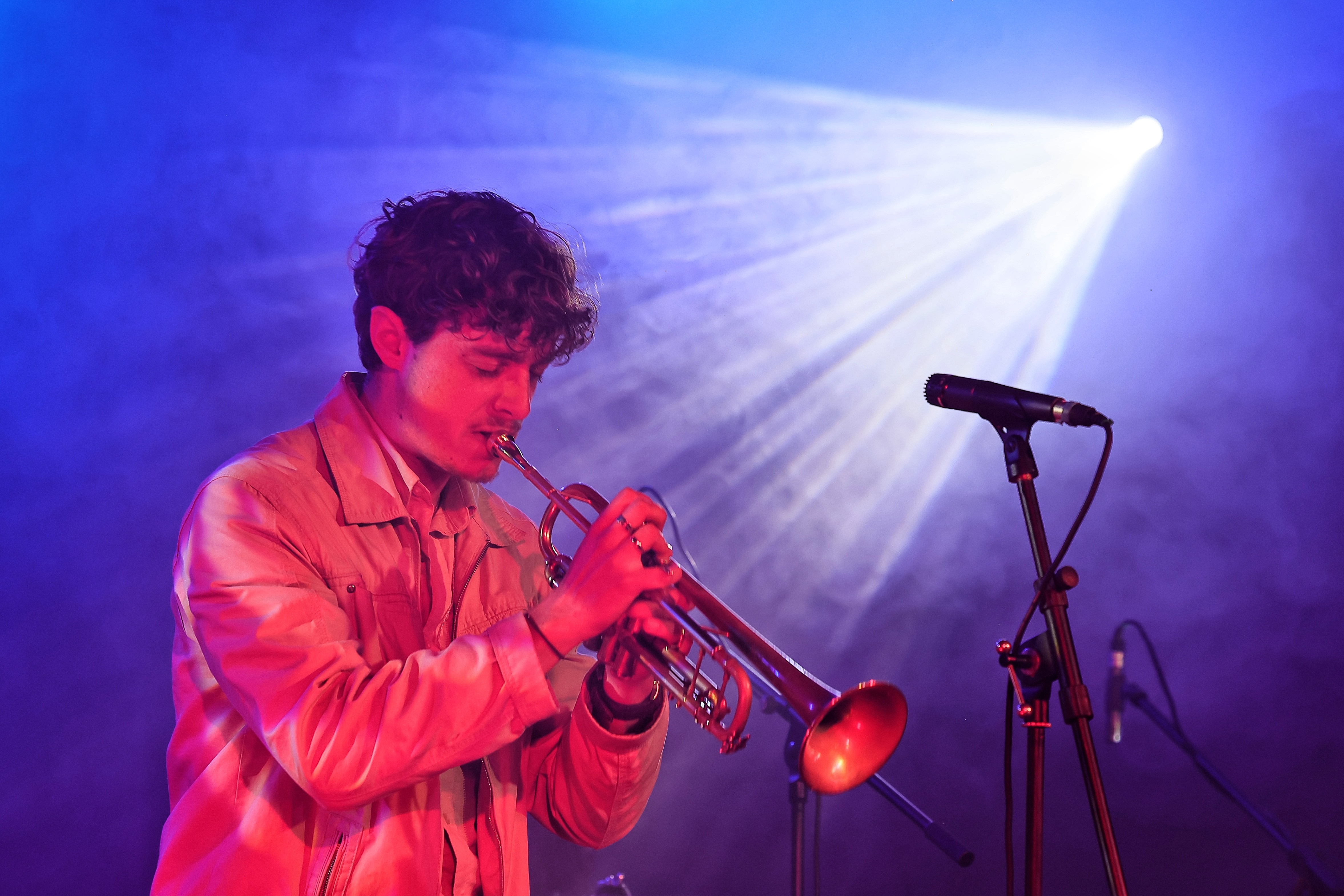 Trompeter Romain spielt bei Polynation im MUSIKZIMMER des WELTKUNSTZIMMERS Düsseldorf.